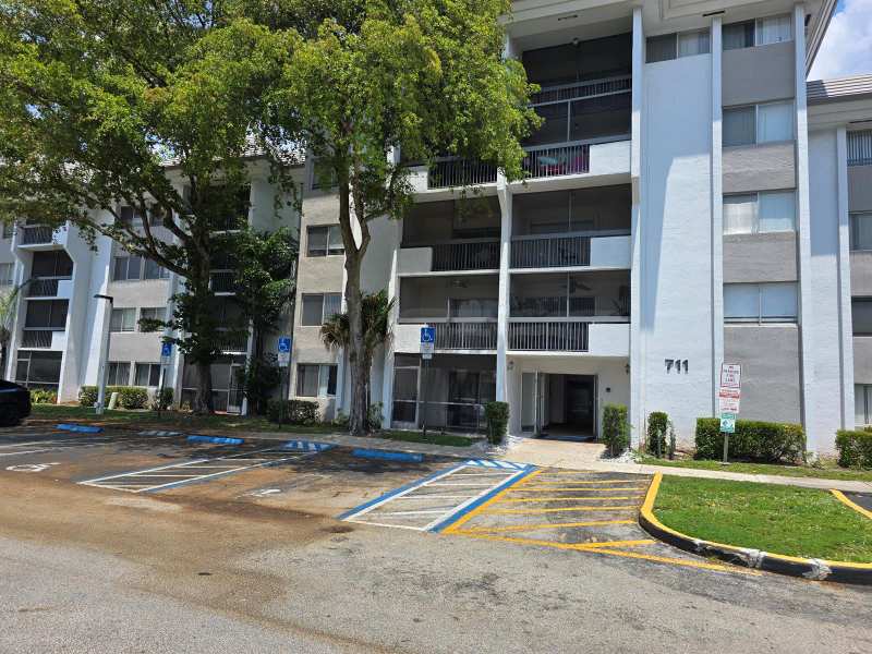 711 N Pine Island Road # 213, Plantation FL 33324