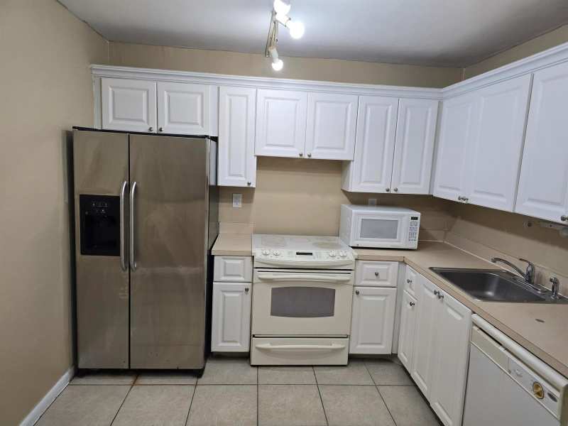 711 N Pine Island Road # 213, Plantation FL 33324