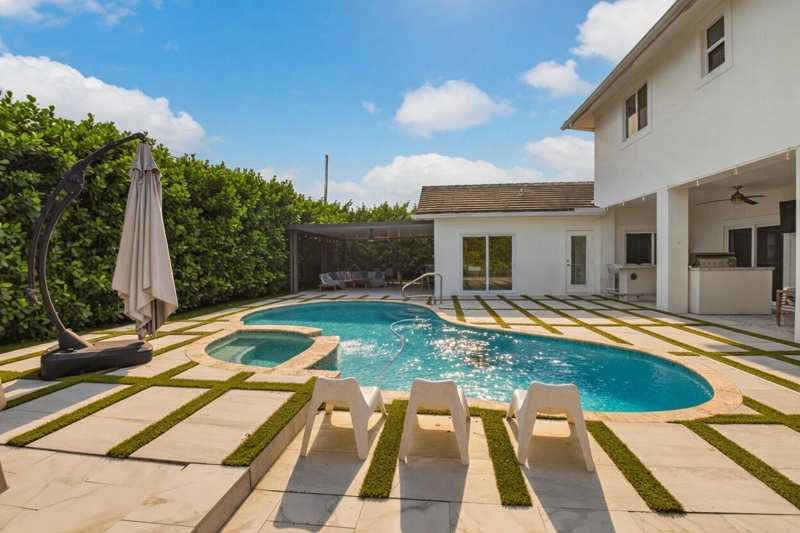 1044 NW 6th Drive, Boca Raton FL 33486