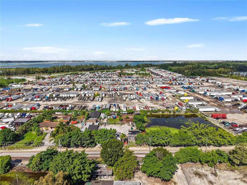 15550 NW 122nd Ave, Hialeah FL 33018