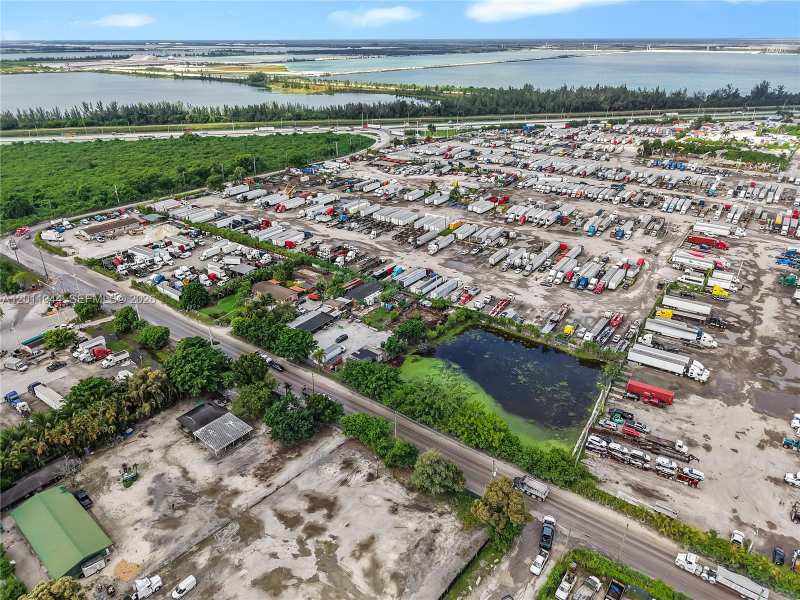 15550 NW 122nd Ave, Hialeah FL 33018
