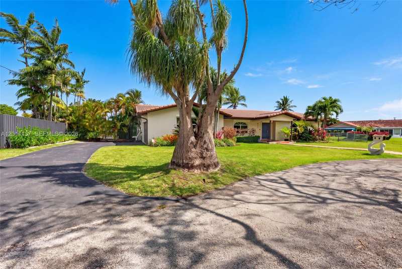 8005 SW 106th St, Miami FL 33156