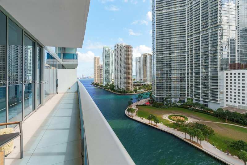 200 Biscayne Boulevard Way # 1404, Miami FL 33131