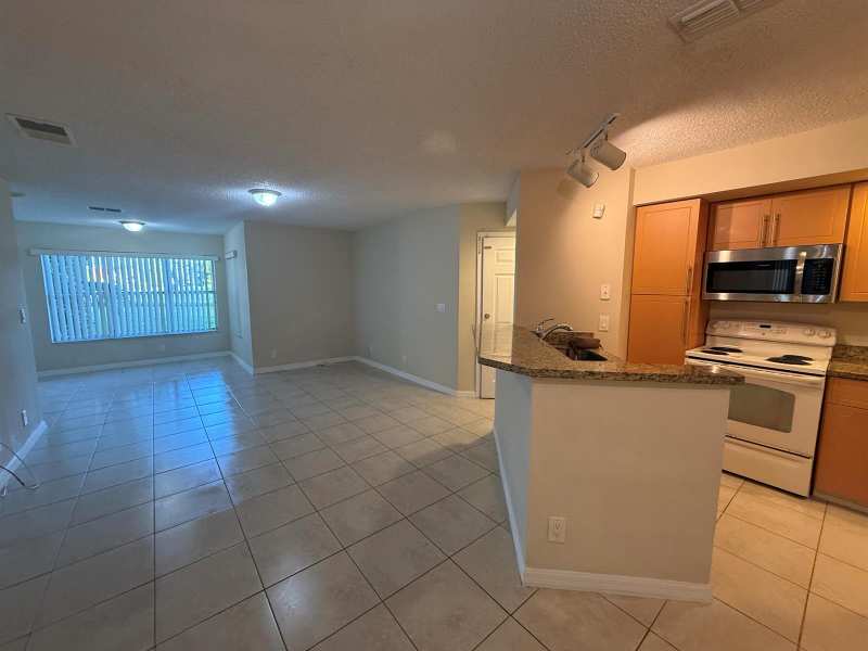 3390 N Pinewalk Drive # 1012, Margate FL 33063