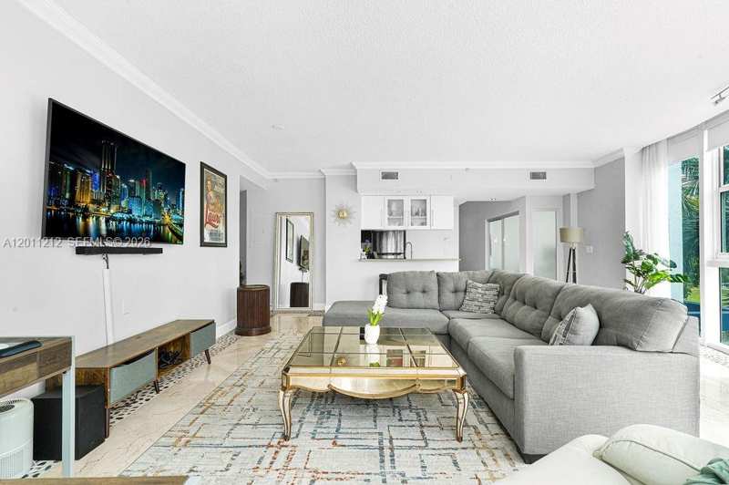 275 NE 18th St # 306, Miami FL 33132