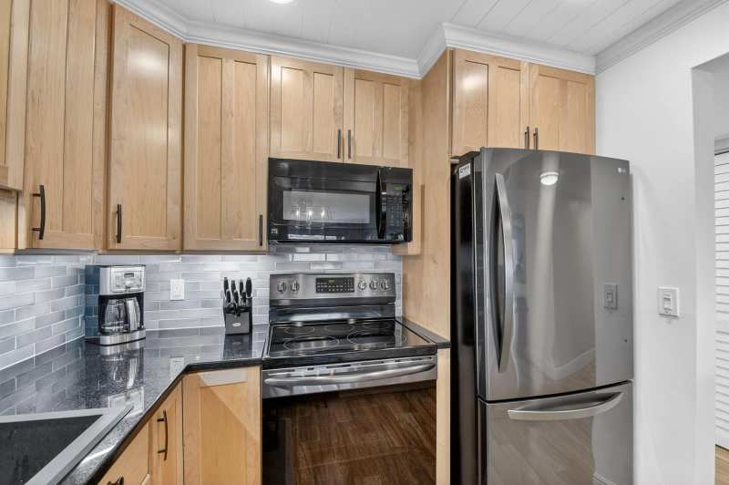 1502 S Lakeside Drive # 214, FL 33460
