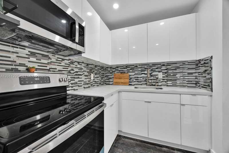 1051 SW 1st St # 401, Miami FL 33130