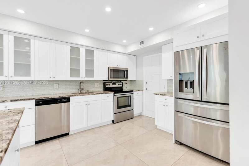 300 Diplomat Pkwy # 204, Hallandale Beach FL 33009