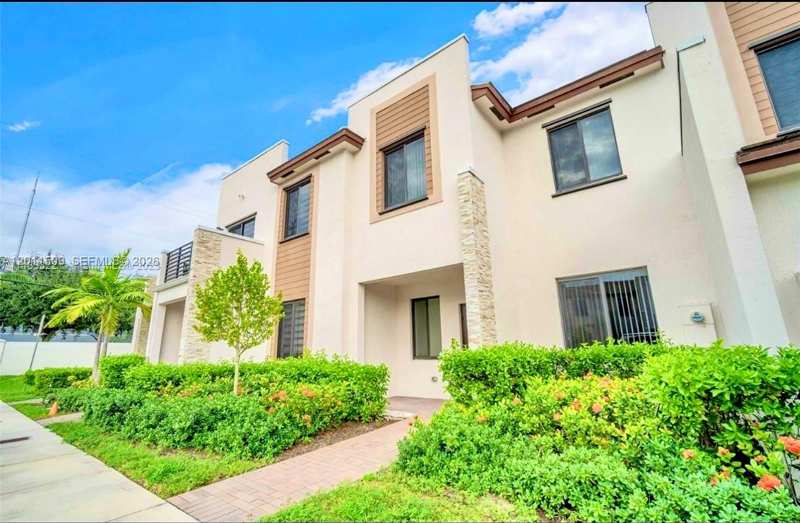 21443 NE 2nd Path # 21443, Miami FL 33179