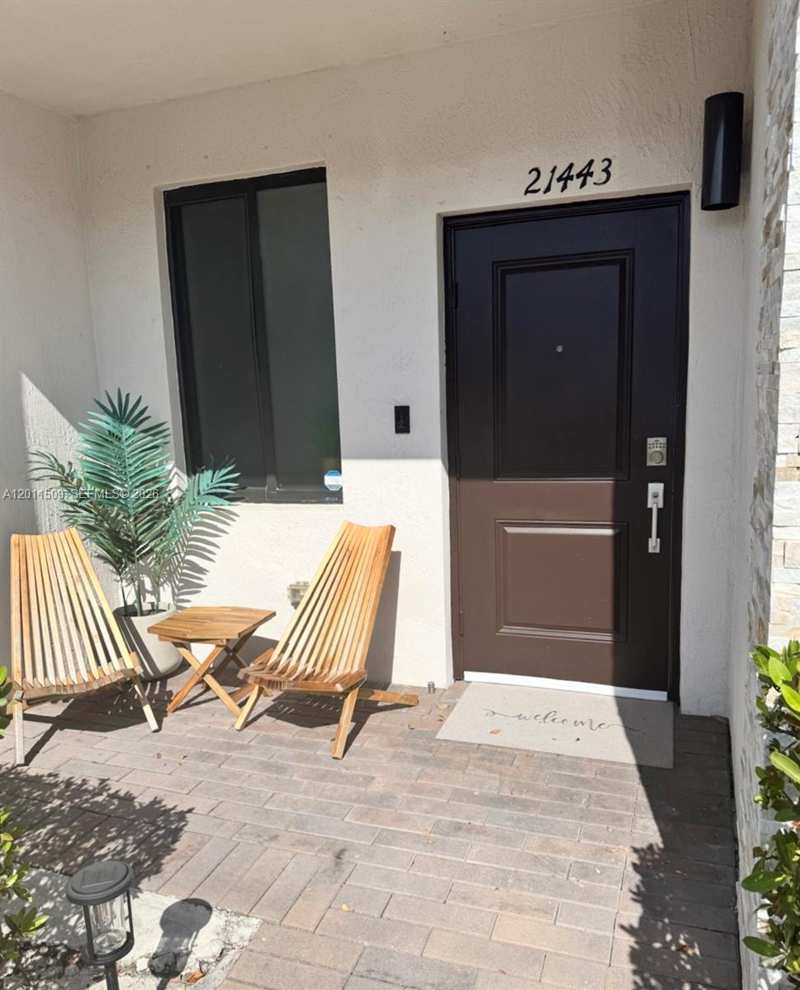 21443 NE 2nd Path # 21443, Miami FL 33179