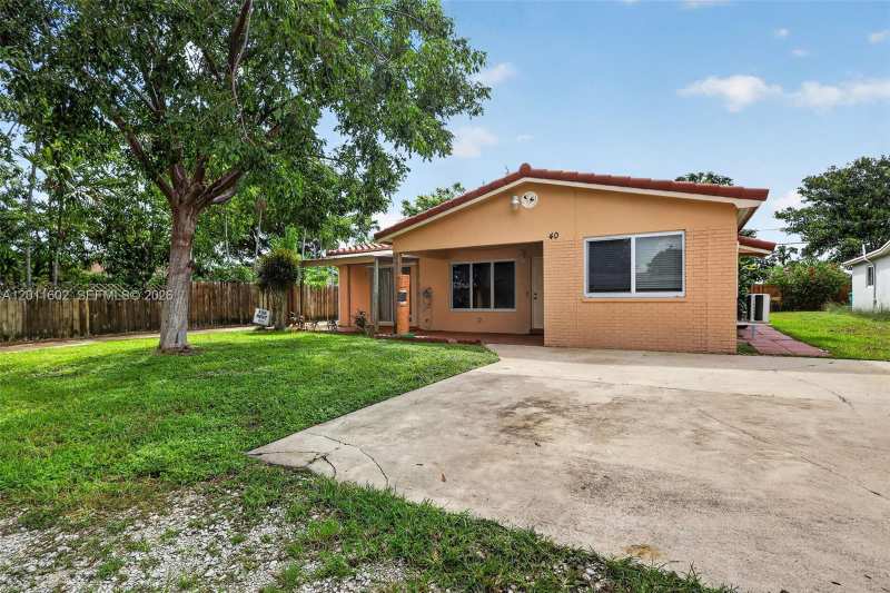 40 SE 8th St, Dania Beach FL 33004