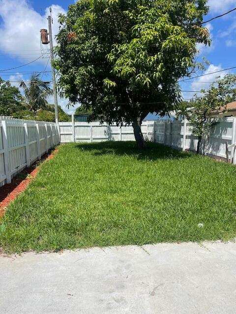413 N E Street, FL 33460