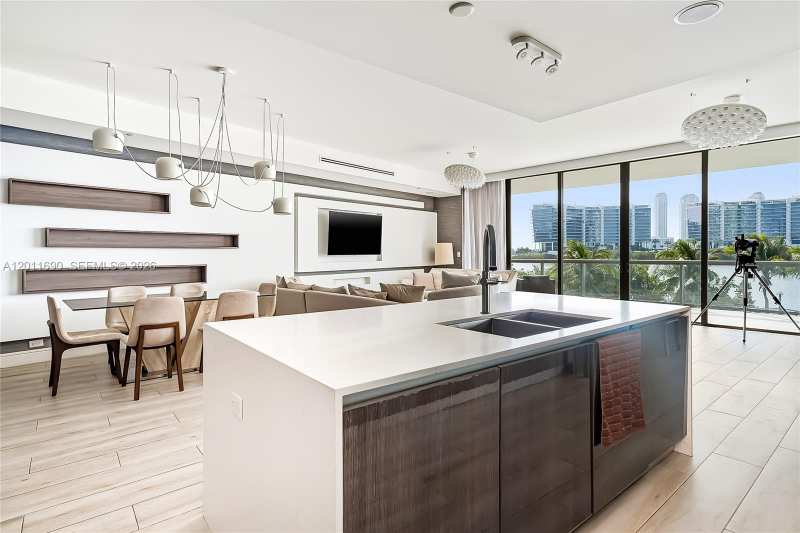 3300 NE 188th St # 216, Aventura FL 33180