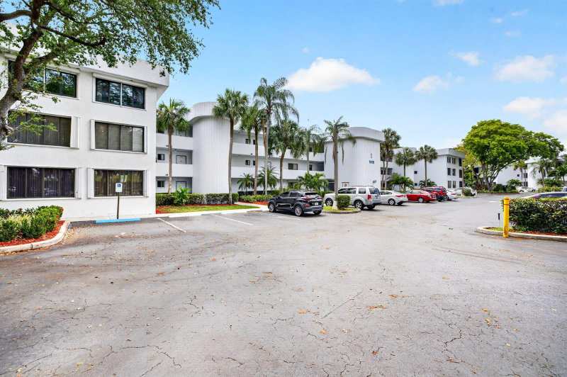 1410 Sheridan Street # 19i, Hollywood FL 33020