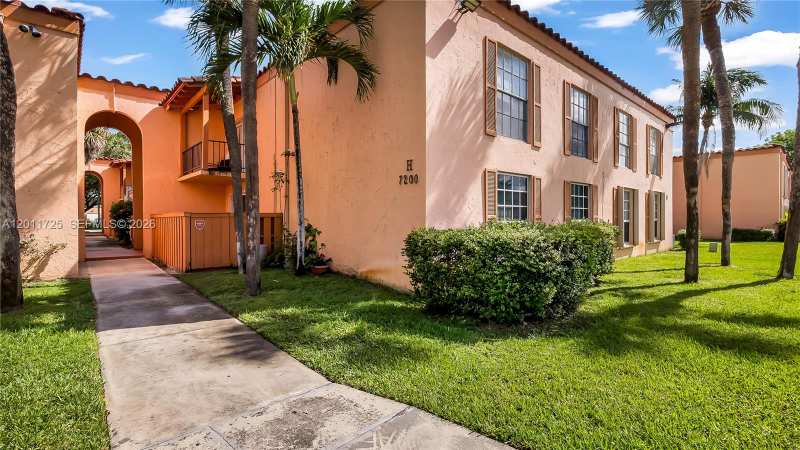 7200 Fairway Dr # H12, Miami Lakes FL 33014