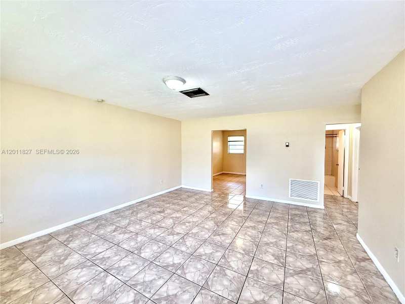 1970 NW 104th St # 1970, Miami FL 33147