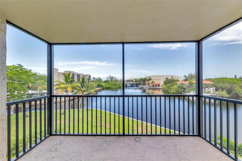 7 Royal Palm Way, Boca Raton FL 33432