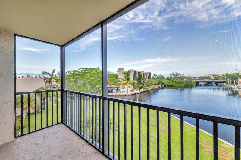 7 Royal Palm Way, Boca Raton FL 33432