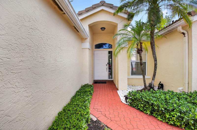 17257 Boca Club Boulevard Apt 5, Boca Raton FL 33487