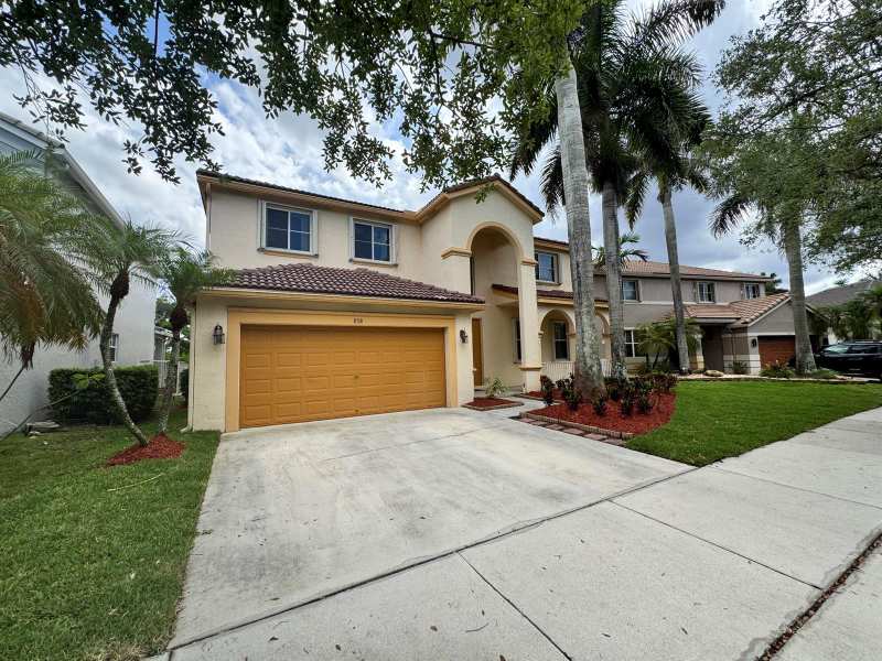 898 Tulip Circle, Weston FL 33327