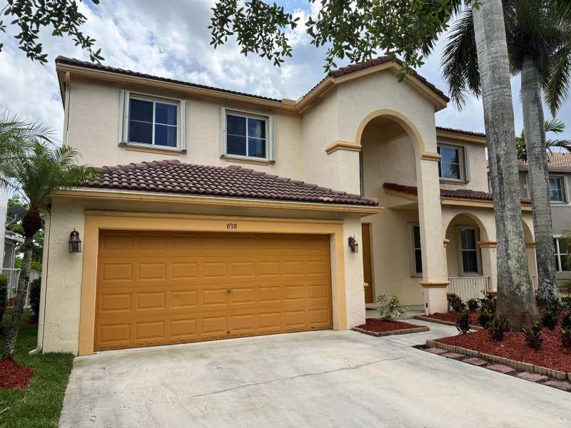 898 Tulip Circle, Weston FL 33327