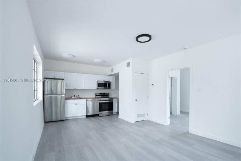 423 NE 71st St # 4, Miami FL 33138