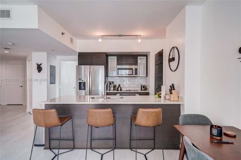 500 Brickell Ave # 3807, Miami FL 33131