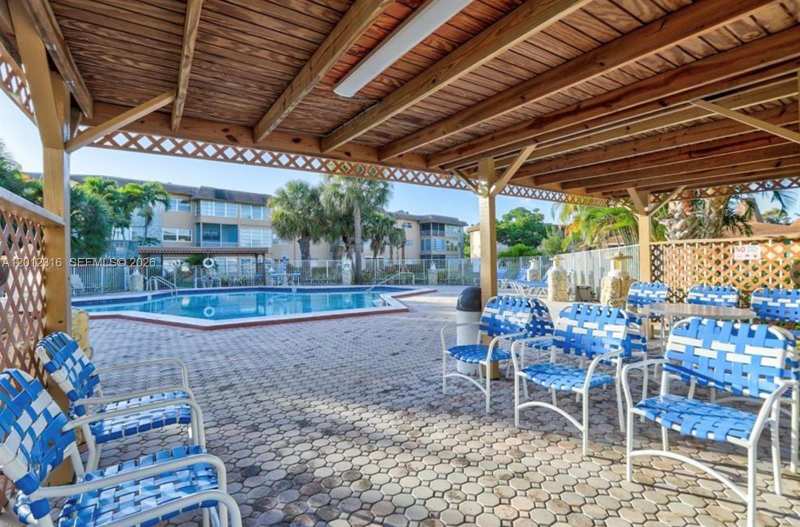 5031 W Oakland Park Blvd # 204, Lauderdale Lakes FL 33313