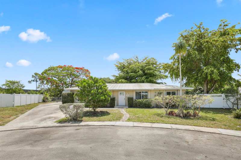 1720 SW 10th Street, Boca Raton FL 33486