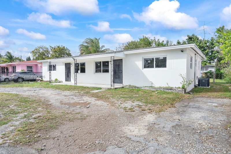 1061 NW 108 ter # 1063, Miami FL 33168