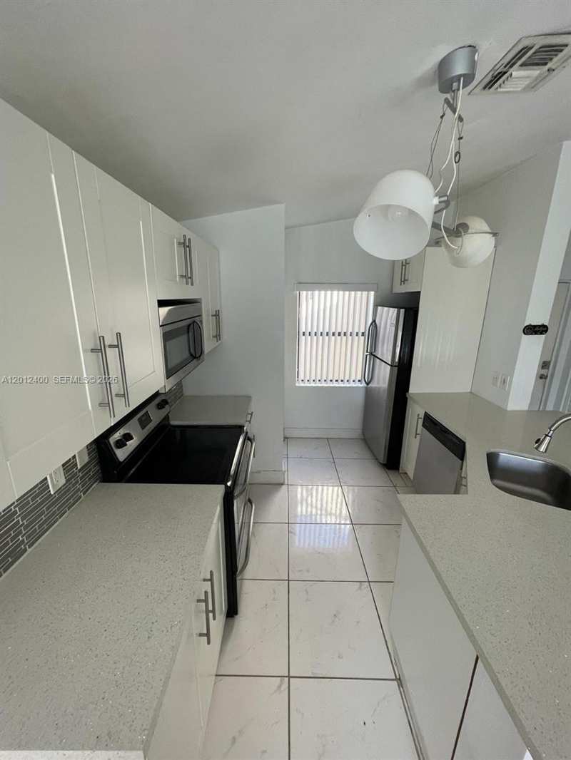 9999 Summerbreeze Dr # 212, Sunrise FL 33322
