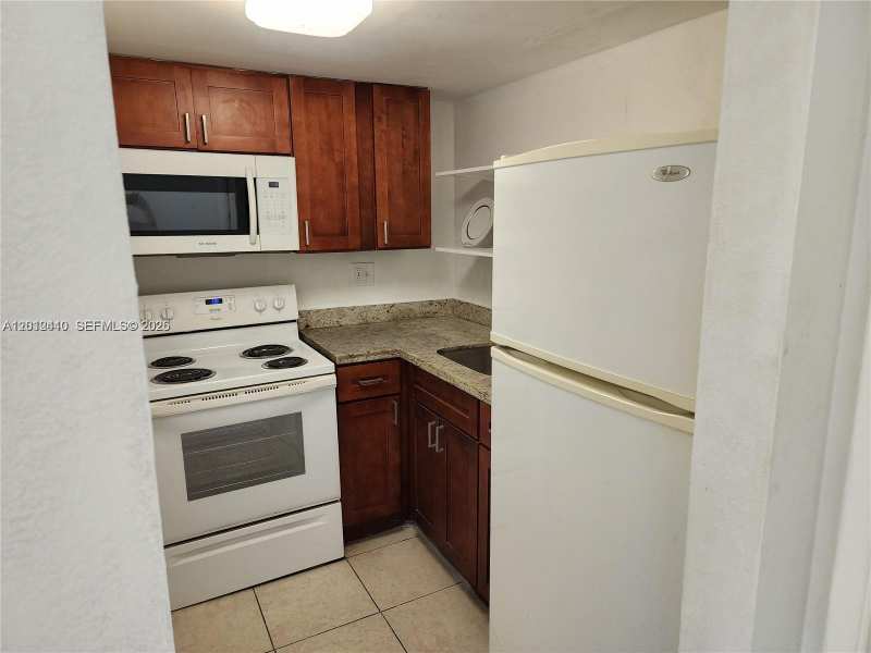 241 SE 9th Ave # 103, Pompano Beach FL 33060