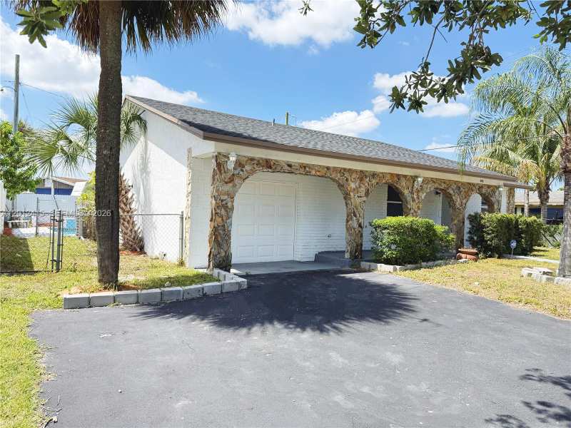 400 SW 14th St, Deerfield Beach FL 33441