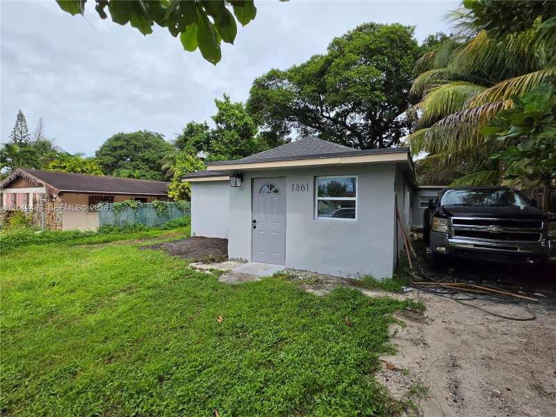 1861 NW 112th St, Miami FL 33167
