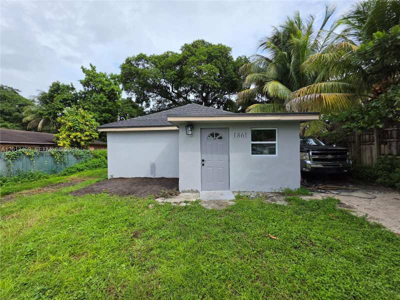 1861 NW 112th St, Miami FL 33167