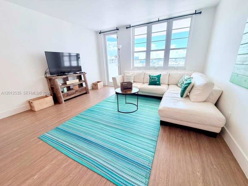 100 Lincoln Rd # 922, Miami Beach FL 33139