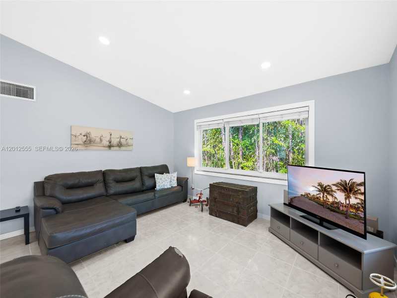 1251 Lincoln St, Hollywood FL 33019