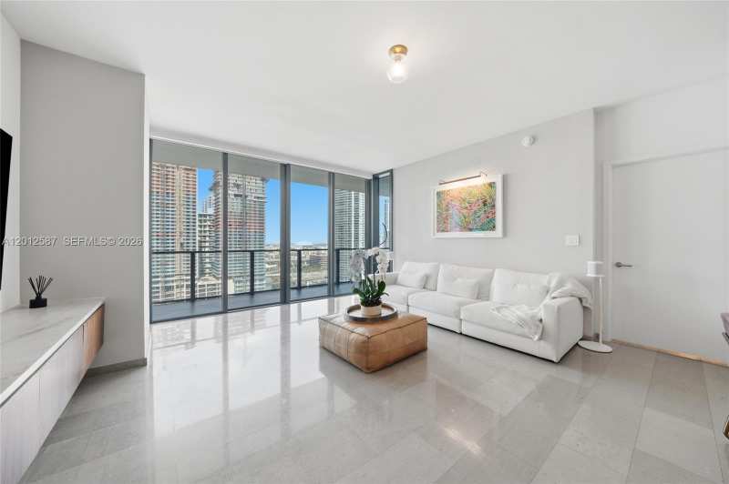 68 SE 6th St # 1904, Miami FL 33131