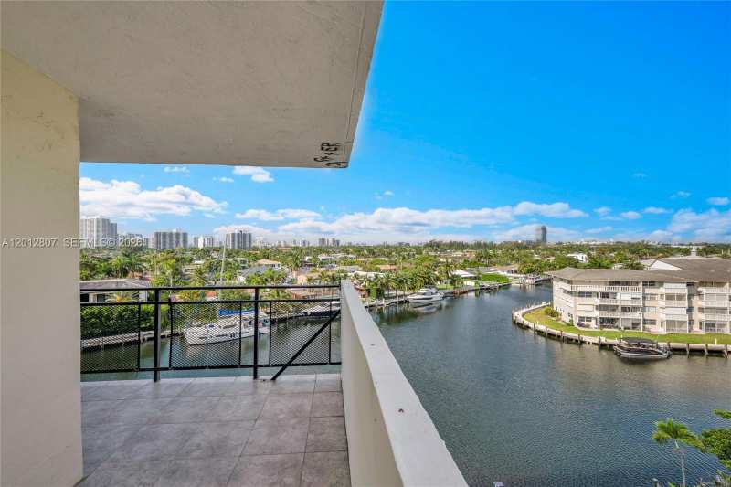 401 Golden Isles Dr # 712, Hallandale Beach FL 33009