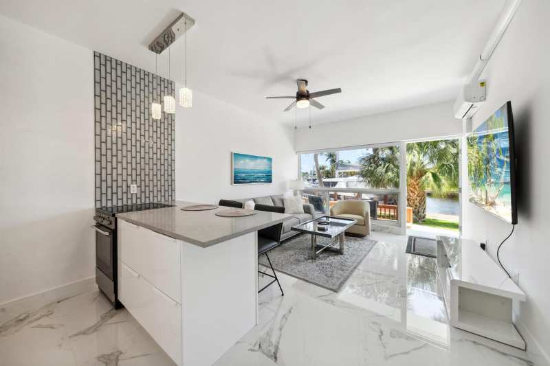 810 SE 22nd Avenue # 103, Pompano Beach FL 33062
