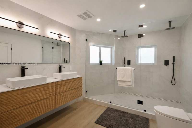 2416 NE 19th Ter, Wilton Manors FL 33305