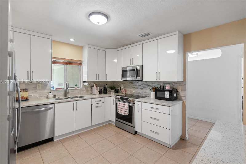 5300 NW 30th Pl, Miami FL 33142