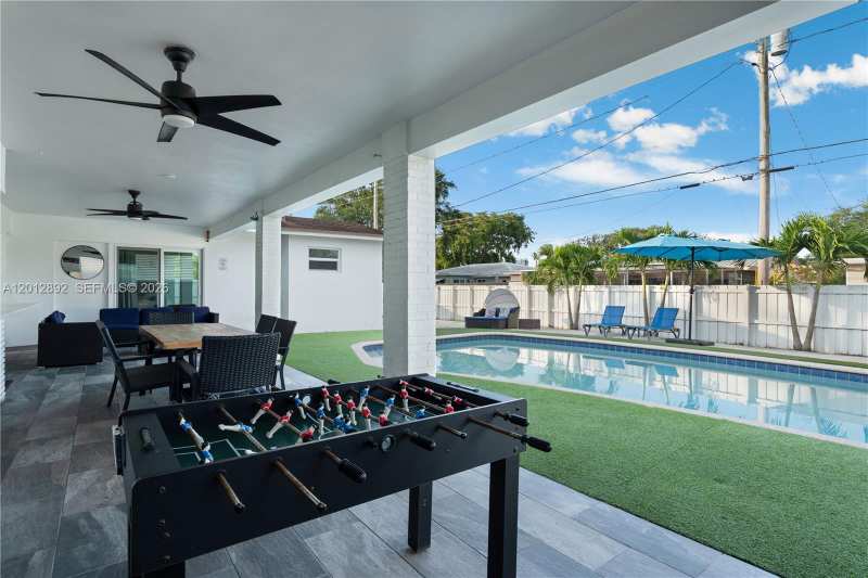 632 S Crescent Dr, Hollywood FL 33021