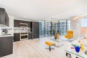 45 SW 9th St # 1701, Miami FL 33130