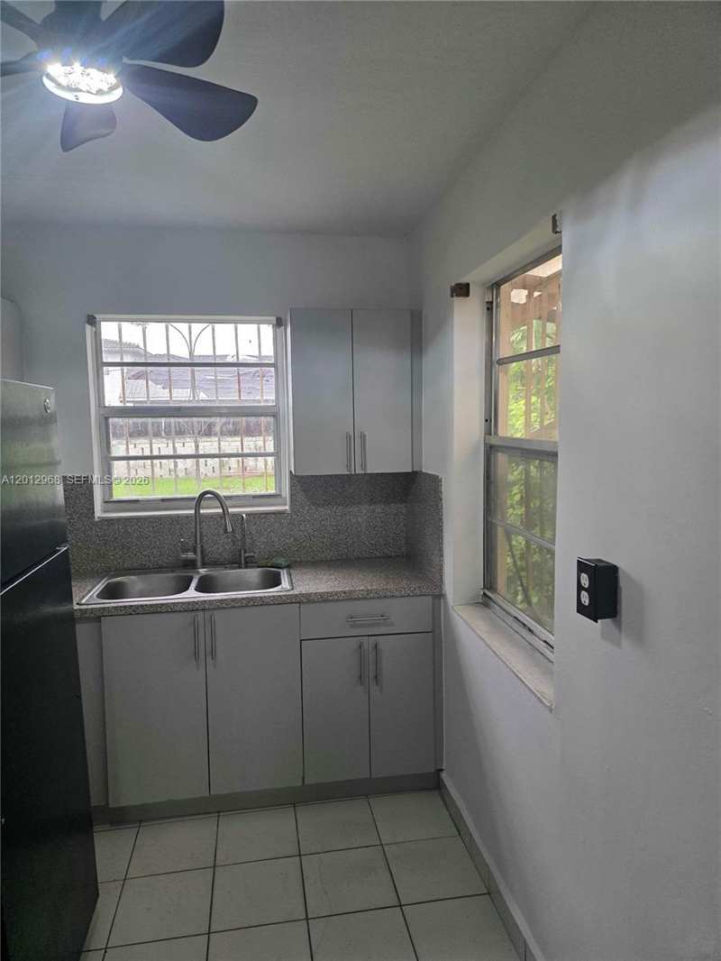 2735 NW 28th St # 2735, Miami FL 33142