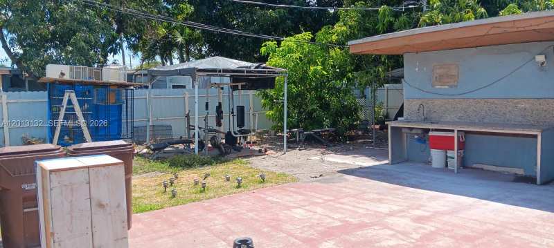 940 E 9th Pl, Hialeah FL 33010
