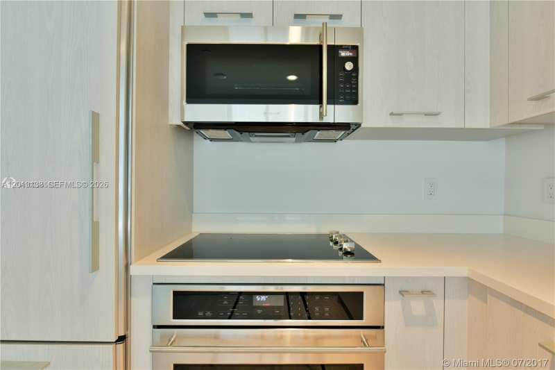 45 SW 9 st # 1907, Miami FL 33130
