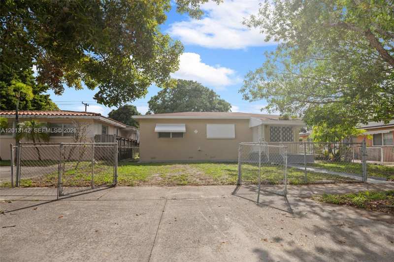 42 E 16th St, Hialeah FL 33010