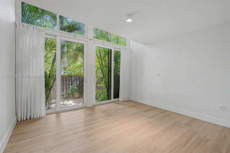 2984 Mary St, Miami FL 33133