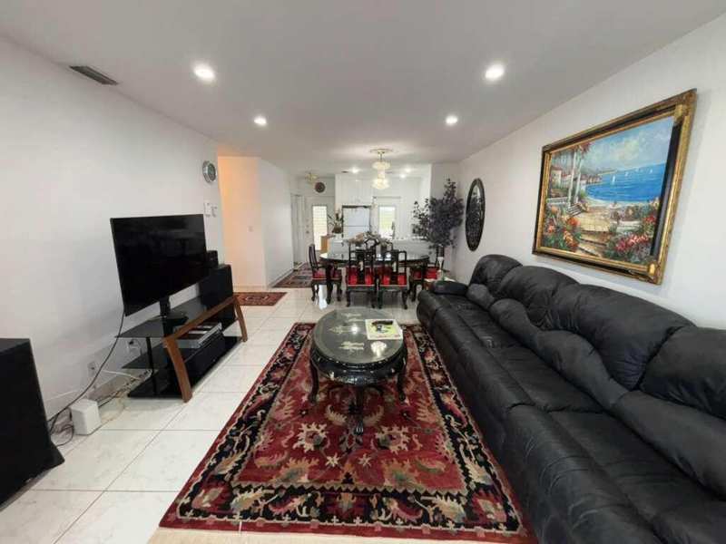 4706 NW 36th Street # 605, Lauderdale Lakes FL 33319